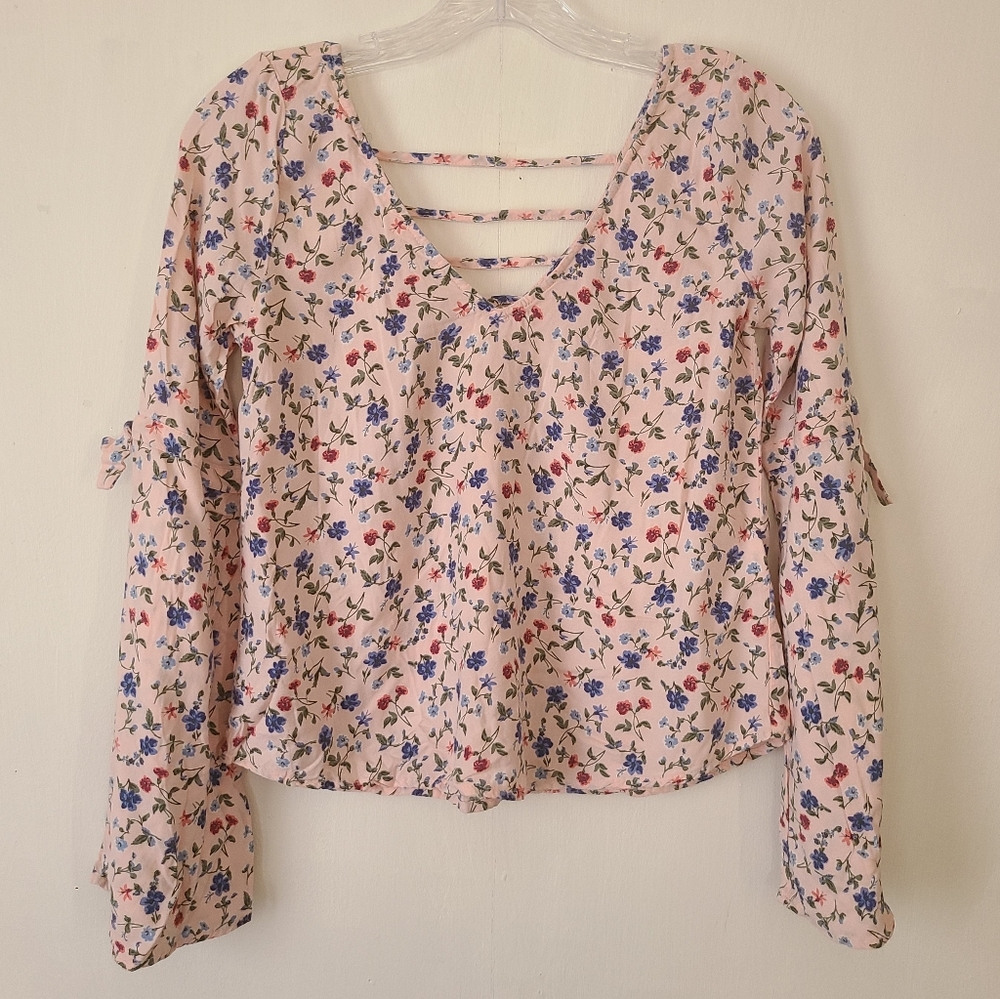 Hollister bell sleeve women's top size XS